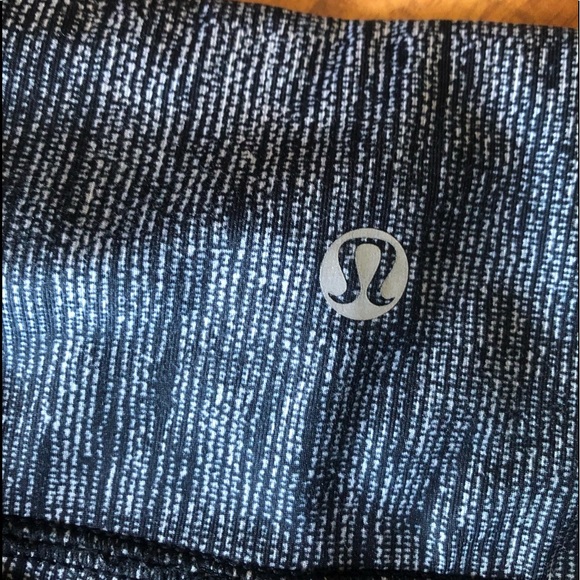 Lululemon Crop Leggings - Picture 6 of 9